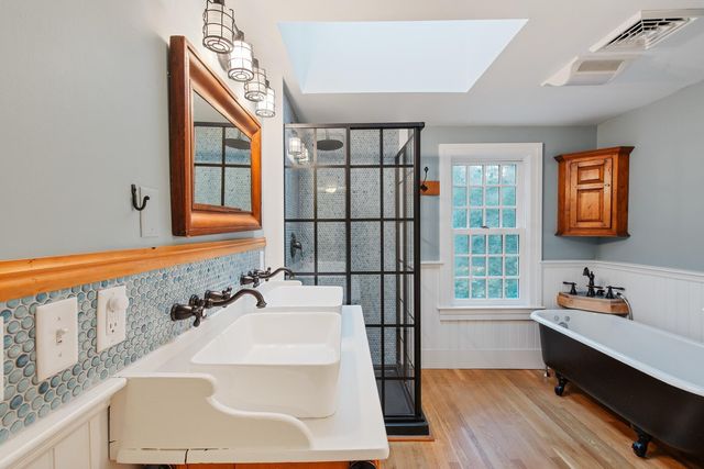 1276 County Road, Cataumet, MA 02534