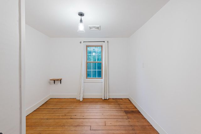 1276 County Road, Cataumet, MA 02534