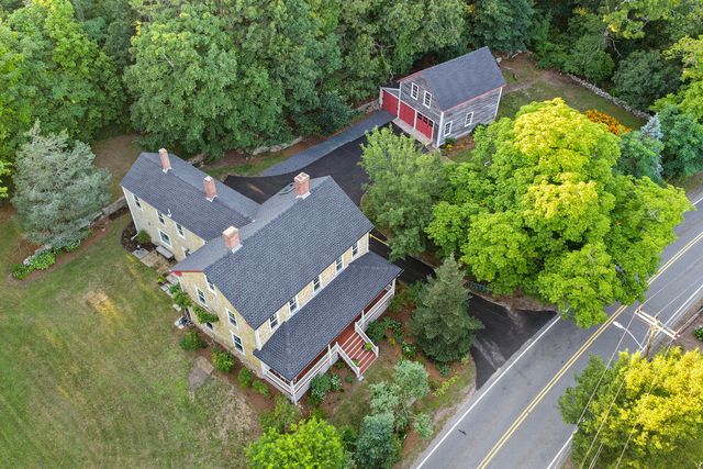 1276 County Road, Cataumet, MA 02534