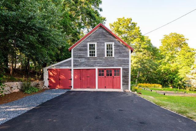 1276 County Road, Cataumet, MA 02534