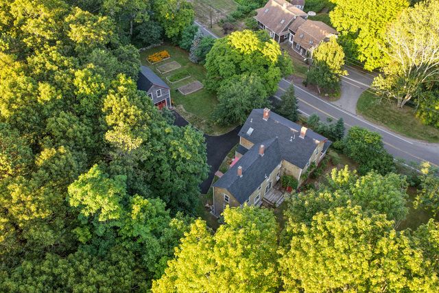 1276 County Road, Cataumet, MA 02534