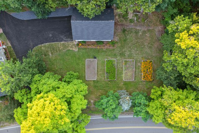 1276 County Road, Cataumet, MA 02534