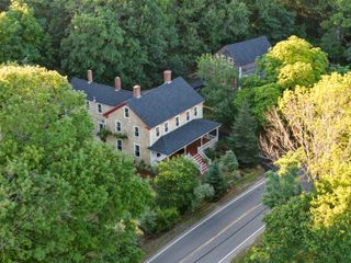 1276 County Road, Cataumet, MA 02534