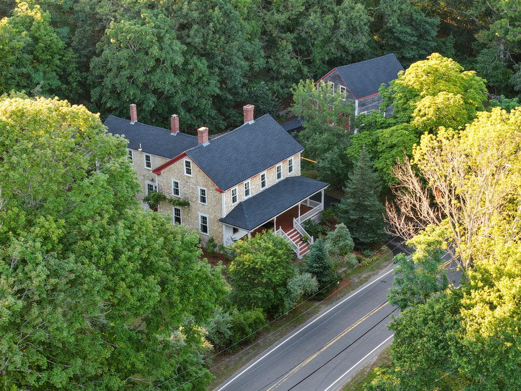 1276 County Road, Cataumet, MA 02534