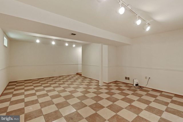 9404 MIRROR POND DR, Fairfax, VA 22032