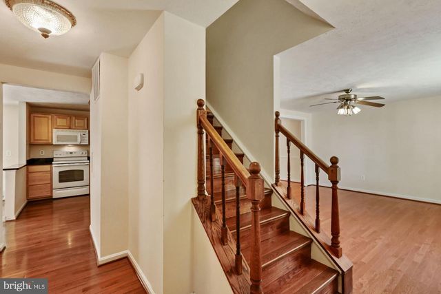 9404 MIRROR POND DR, Fairfax, VA 22032