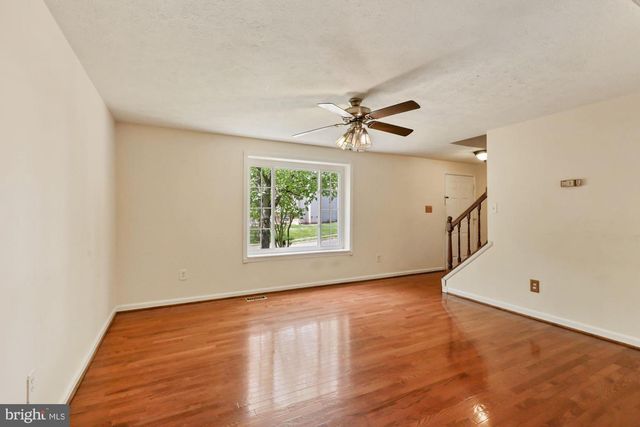 9404 MIRROR POND DR, Fairfax, VA 22032