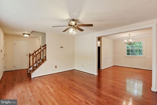 9404 MIRROR POND DR, Fairfax, VA 22032