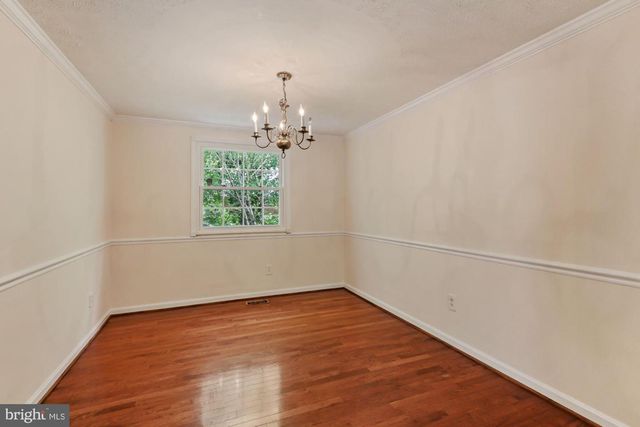 9404 MIRROR POND DR, Fairfax, VA 22032