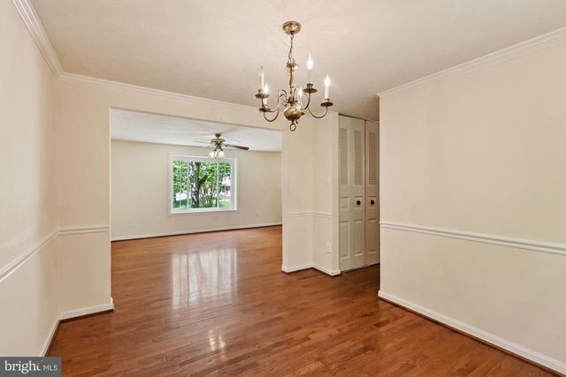 9404 MIRROR POND DR, Fairfax, VA 22032