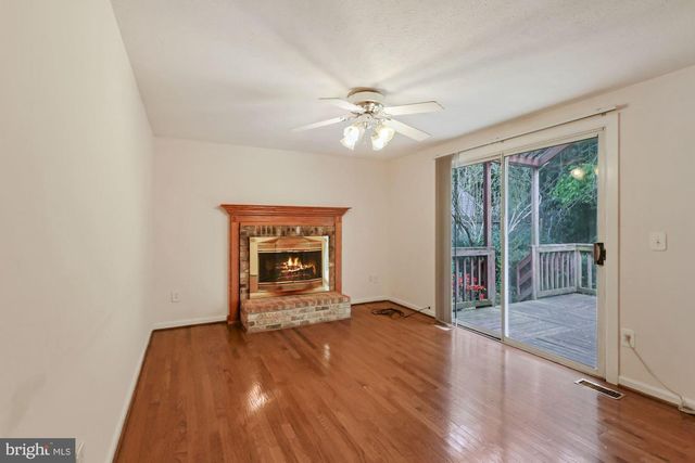 9404 MIRROR POND DR, Fairfax, VA 22032