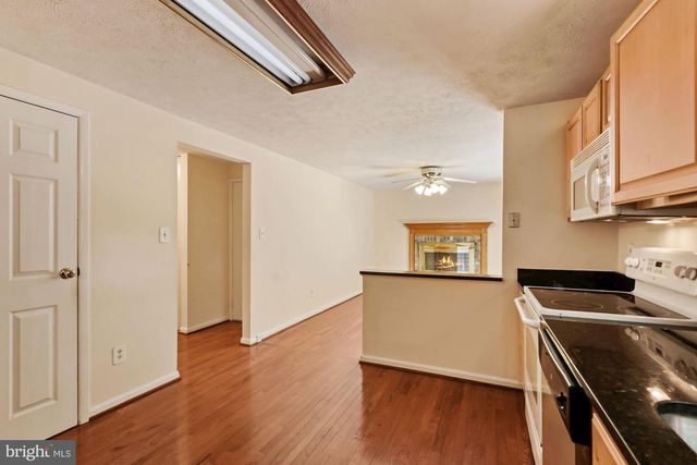 9404 MIRROR POND DR, Fairfax, VA 22032