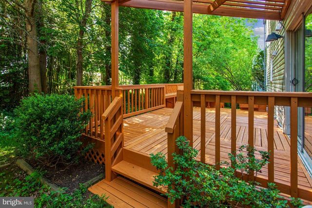 9404 MIRROR POND DR, Fairfax, VA 22032