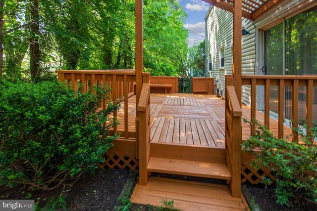 9404 MIRROR POND DR, Fairfax, VA 22032