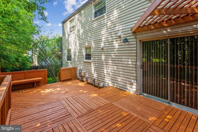9404 MIRROR POND DR, Fairfax, VA 22032