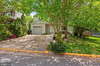 9404 MIRROR POND DR, Fairfax, VA 22032