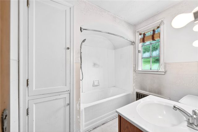 900 WASHINGTON ROAD, South Strabane, PA 15301