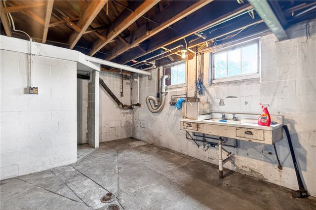 900 WASHINGTON ROAD, South Strabane, PA 15301