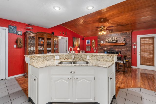 224 Autumn Wood Trail, Gun Barrel City, TX 75156