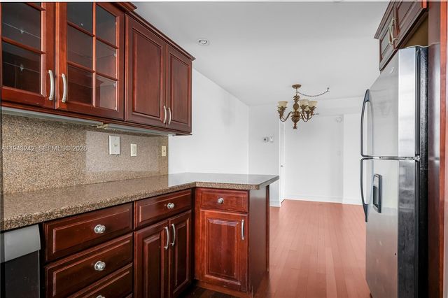 2841 NE 163rd St 1002, North Miami Beach, FL 33160