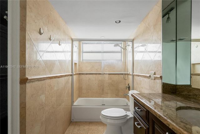 2841 NE 163rd St 1002, North Miami Beach, FL 33160