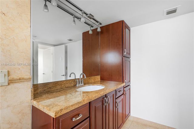 2841 NE 163rd St 1002, North Miami Beach, FL 33160