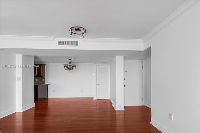 2841 NE 163rd St 1002, North Miami Beach, FL 33160