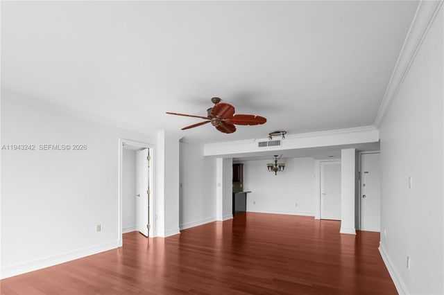 2841 NE 163rd St 1002, North Miami Beach, FL 33160