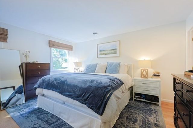 26 Pleasant St B, Wellesley, MA 02482