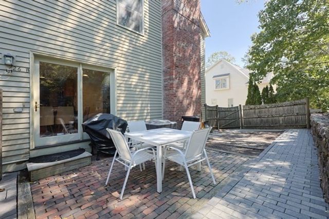 26 Pleasant St B, Wellesley, MA 02482