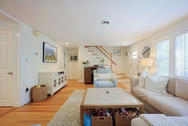 26 Pleasant St B, Wellesley, MA 02482