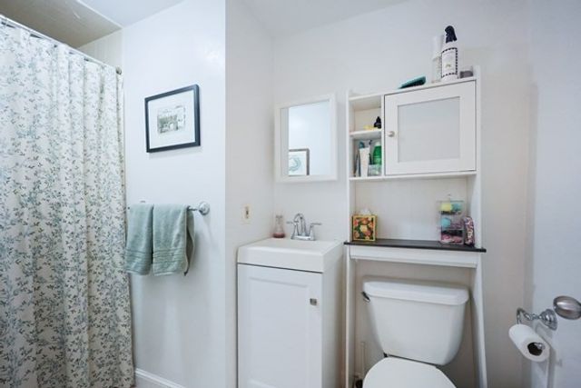 26 Pleasant St B, Wellesley, MA 02482