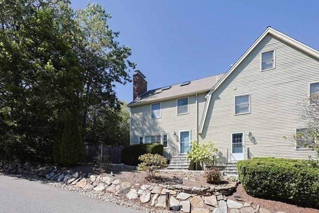 26 Pleasant St B, Wellesley, MA 02482