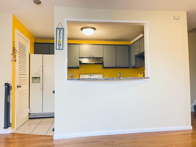 1036 Middlesex St 9, Lowell, MA 01851