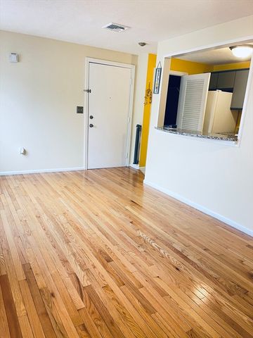 1036 Middlesex St 9, Lowell, MA 01851