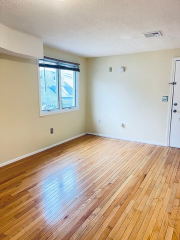 1036 Middlesex St 9, Lowell, MA 01851