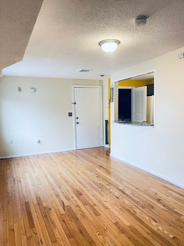 1036 Middlesex St 9, Lowell, MA 01851