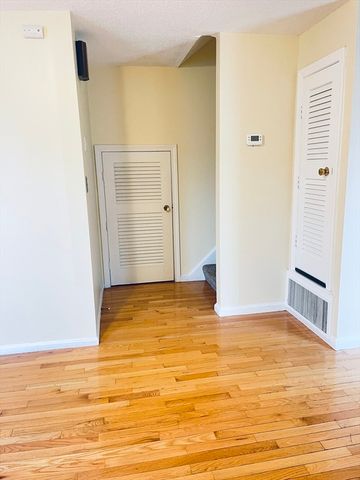 1036 Middlesex St 9, Lowell, MA 01851