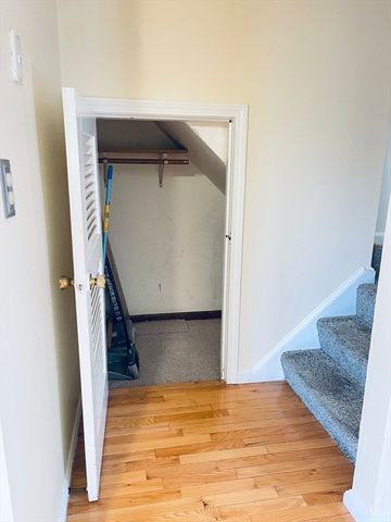 1036 Middlesex St 9, Lowell, MA 01851