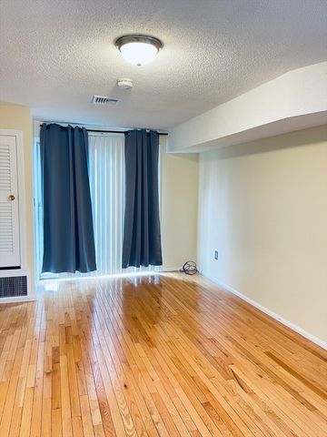 1036 Middlesex St 9, Lowell, MA 01851