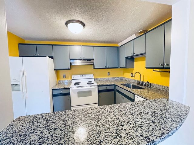 1036 Middlesex St 9, Lowell, MA 01851