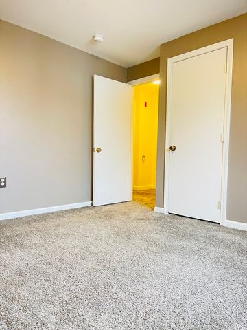 1036 Middlesex St 9, Lowell, MA 01851