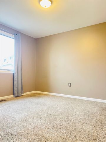 1036 Middlesex St 9, Lowell, MA 01851