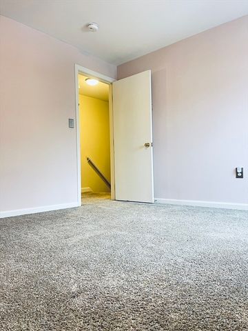 1036 Middlesex St 9, Lowell, MA 01851