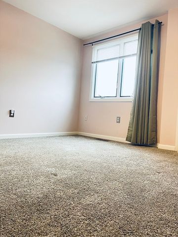 1036 Middlesex St 9, Lowell, MA 01851