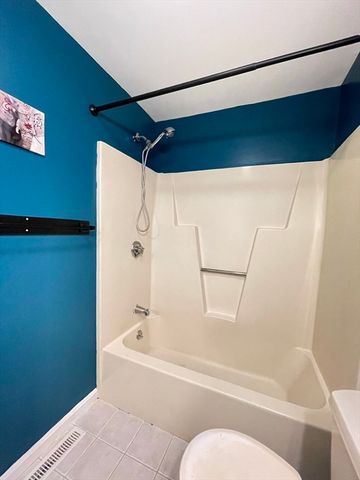 1036 Middlesex St 9, Lowell, MA 01851