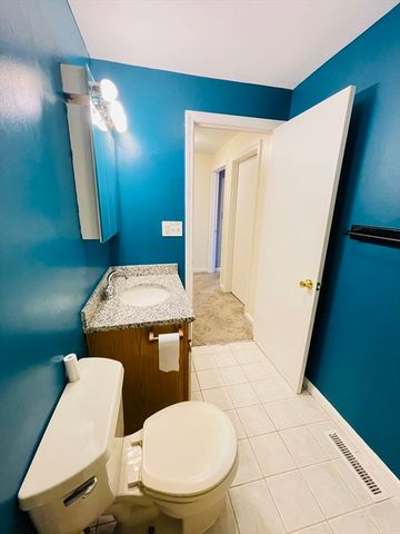 1036 Middlesex St 9, Lowell, MA 01851