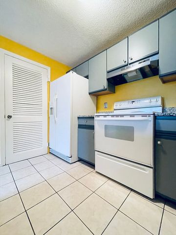 1036 Middlesex St 9, Lowell, MA 01851