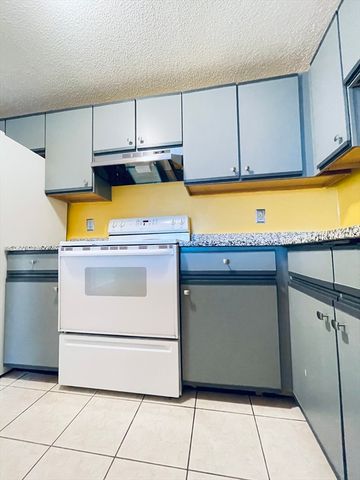 1036 Middlesex St 9, Lowell, MA 01851