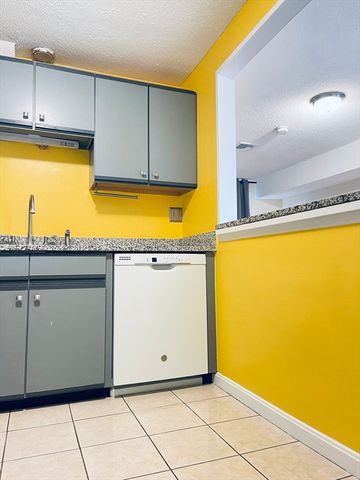 1036 Middlesex St 9, Lowell, MA 01851